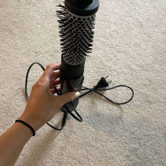 Rowenta 1200 Watts Hot Hair Brush/Styler (Model: CF-8212M0) - Picture 6 of 8